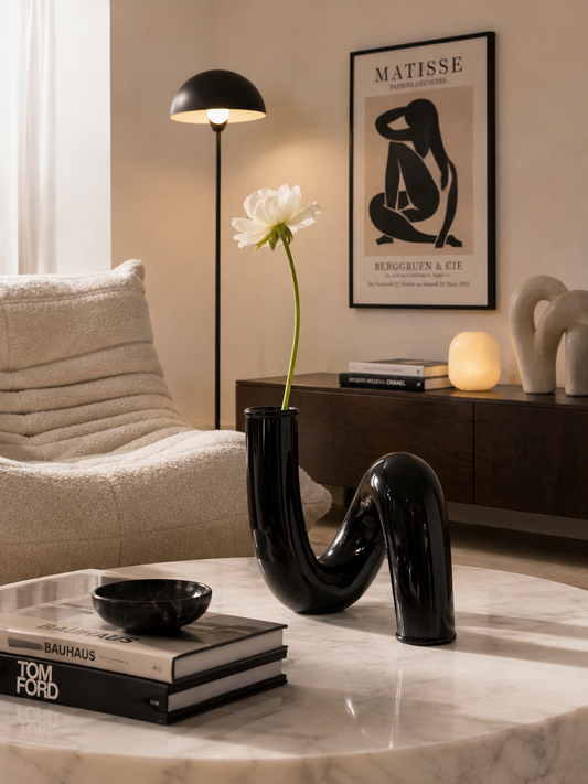 Vase sculptural