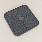 Tapis de léchage anti-glouton gris